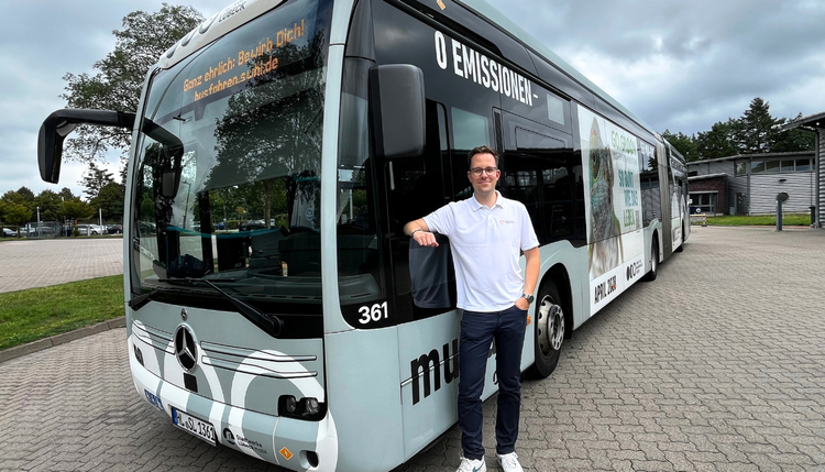 Jedes Lächeln zählt: Janniks Traumberuf als Busfahrer in Lübeck