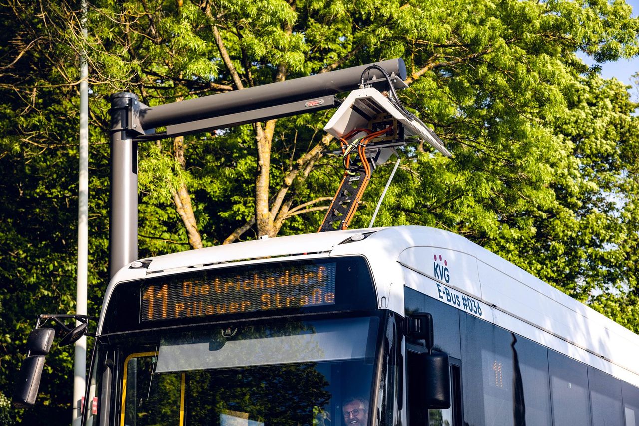 E-Bus an Ladepunkt (Opportunity Charging)